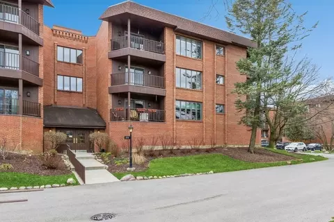 175 Boardwalk Pl #204, Park Ridge, IL 60068