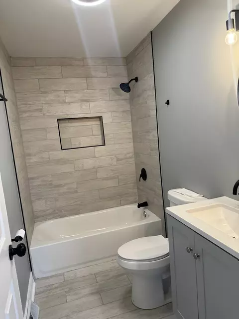 Bath - Undisclosed, Markham, IL 60428 photo 1 of 4