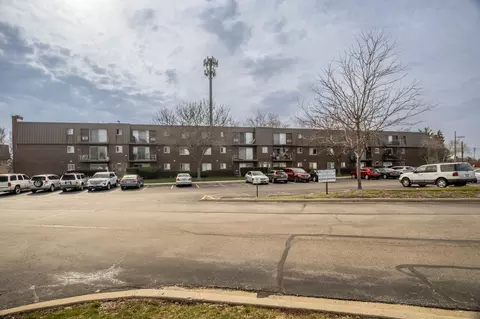 586 Fairway View Dr #1-1D, Wheeling, IL 60090