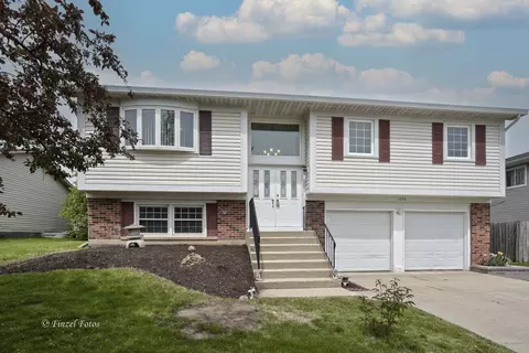 1698 Berkshire St, Glendale Heights, IL 60139