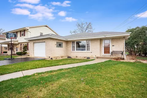 961 S Kent Ave, Elmhurst, IL 60126
