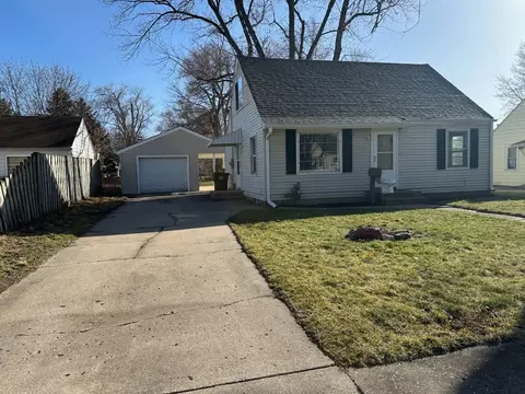 709 Loves Park Dr, Loves Park, IL 61111