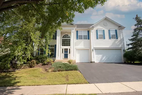 18979 W North Woodale Trl, Lake Villa, IL 60046