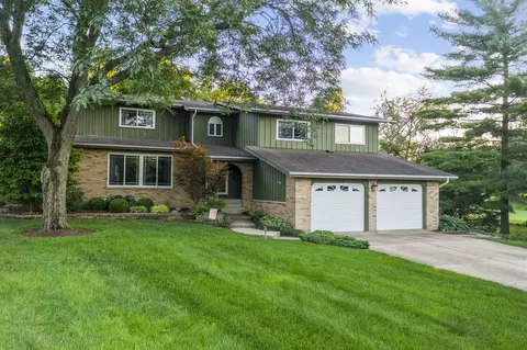 200 Little John Ct, Bartlett, IL 60103