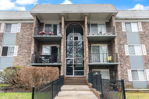1511 N Windsor Dr #206, Arlington Heights, IL 60004