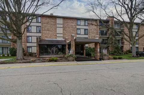 301 Lake Hinsdale Dr #210, Willowbrook, IL 60527