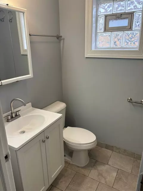 Bath - 537 N Central Ave #E, Chicago, IL 60644 photo 1 of 2