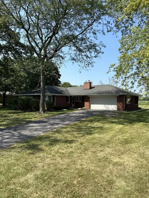 27 W750 Robin Ln, West Chicago, IL 60185