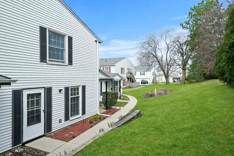 865 Wellington Ave, Elk Grove Village, IL 60007