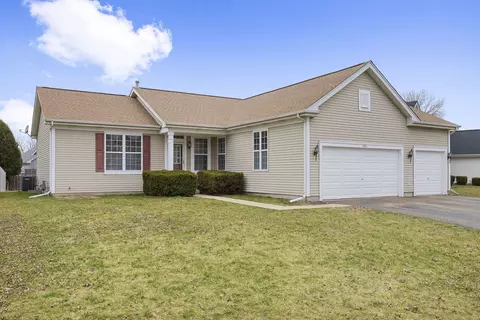 445 Willow Rd, Lakemoor, IL 60051