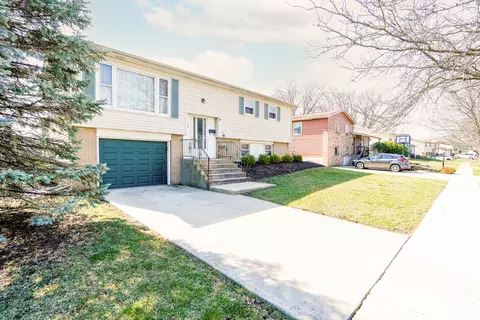5629 James Dr, Oak Forest, IL 60452