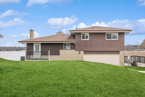 3510 W Lake Shore Dr, Wonder Lake, IL 60097