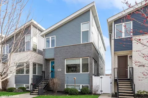 2905 S Hillock Ave, Chicago, IL 60608