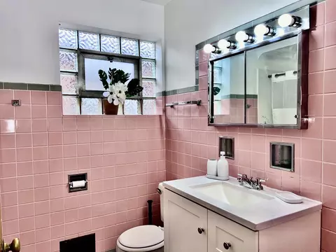 Bath - 8422 S Kostner Ave, Chicago, IL 60652 photo 2 of 4