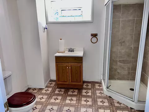 Bath - 8422 S Kostner Ave, Chicago, IL 60652 photo 3 of 4