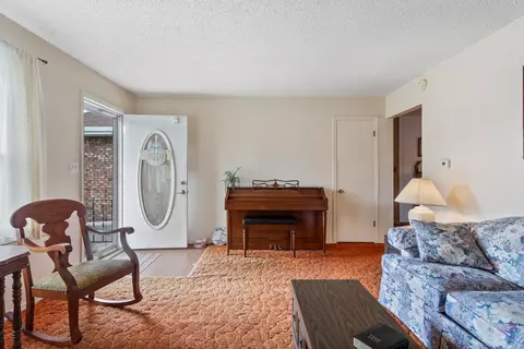 Living - 309 E North St, Mansfield, IL 61854 photo 2 of 5