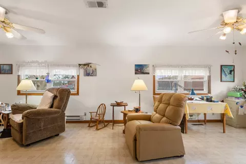 Living - 309 E North St, Mansfield, IL 61854 photo 4 of 5