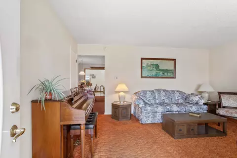 Living - 309 E North St, Mansfield, IL 61854 photo 1 of 5