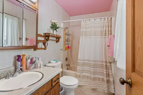 Bath - 309 E North St, Mansfield, IL 61854 photo 1 of 2