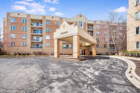 2250 S Grace St #106, Lombard, IL 60148