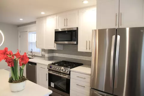Kitchen - 10131 S Lowe Ave, Chicago, IL 60628 photo 4 of 10