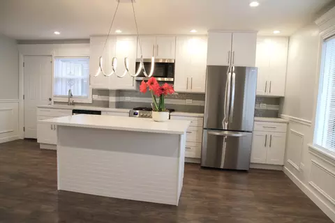 Kitchen - 10131 S Lowe Ave, Chicago, IL 60628 photo 8 of 10