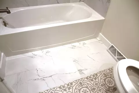 Bath - 10131 S Lowe Ave, Chicago, IL 60628 photo 5 of 7