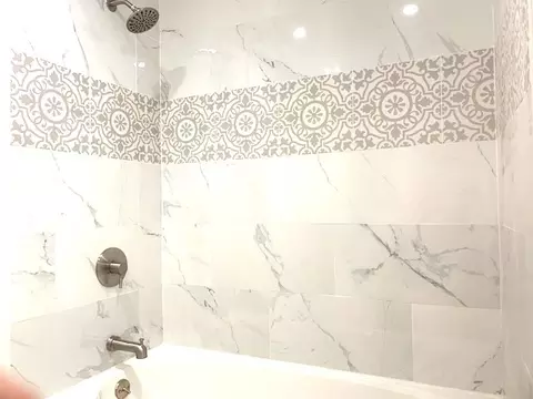 Bath - 10131 S Lowe Ave, Chicago, IL 60628 photo 1 of 7