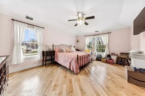 Bedroom - 320 E North St, Itasca, IL 60143 photo 1 of 2