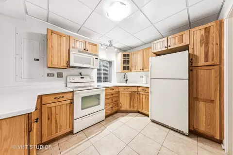 Kitchen - 320 E North St, Itasca, IL 60143 photo 3 of 3