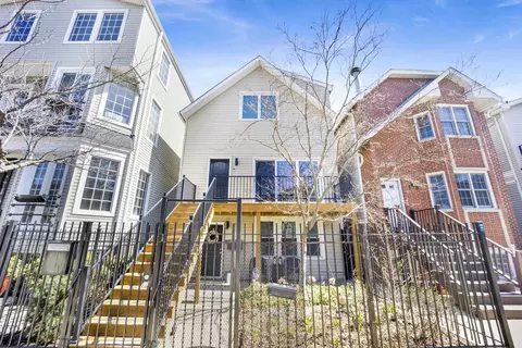3249 N Leavitt St, Chicago, IL 60618