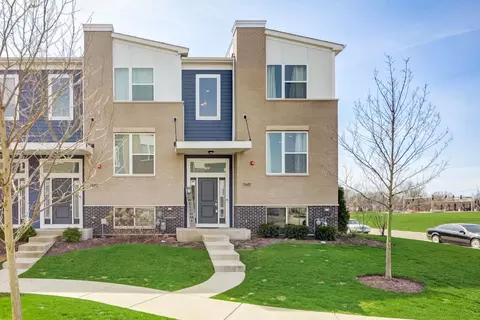 3 S620 Everton Dr, Warrenville, IL 60555