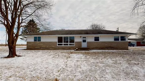 1 Sunrise Ln, Bethany, IL 61914