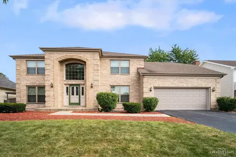 1895 Jahns Dr, Wheaton, IL 60189