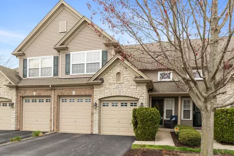 2027 Canyon Creek Dr, Aurora, IL 60503