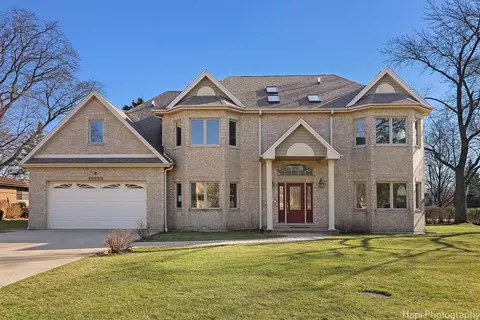 1413 Huntington Dr, Glenview, IL 60025