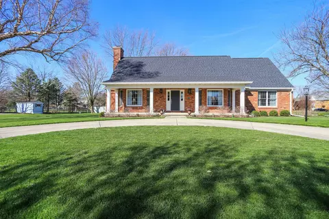 2711 N Salisbury Ct, Champaign, IL 61821