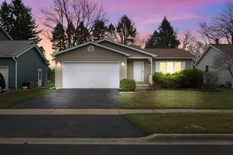 520 Lucerne Ln, Dekalb, IL 60115