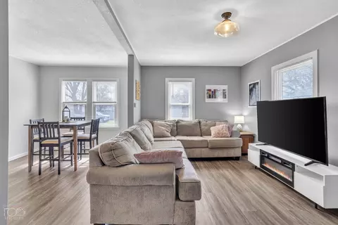 Living - 656 N 10th Ave, Kankakee, IL 60901 photo 2 of 2