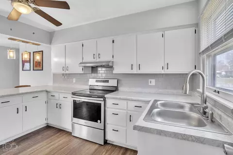 Kitchen - 656 N 10th Ave, Kankakee, IL 60901 photo 3 of 5
