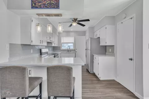 Kitchen - 656 N 10th Ave, Kankakee, IL 60901 photo 1 of 5