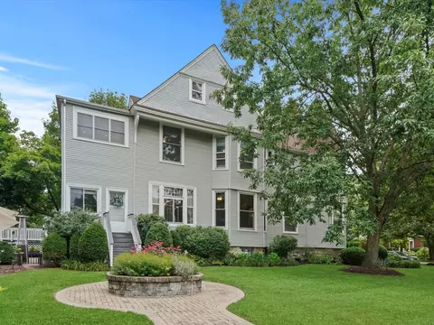 Exterior - 140 Lawton Rd, Riverside, IL 60546 photo 5 of 5