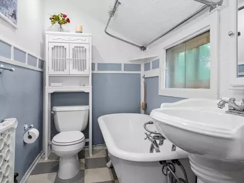 Bath - 140 Lawton Rd, Riverside, IL 60546 photo 1 of 3