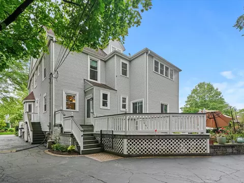 Exterior - 140 Lawton Rd, Riverside, IL 60546 photo 3 of 5