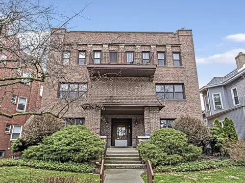 822 Hinman Ave #1S, Evanston, IL 60202