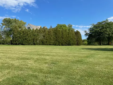1241 Kajer Ln, Lake Forest, IL 60045