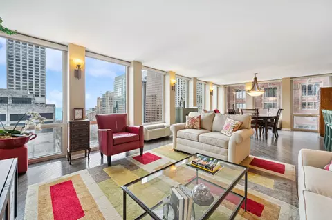 111 E Chestnut St #20K, Chicago, IL 60611 photo 2