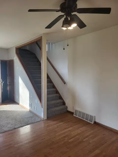 Entry Way - 401 W Everett St, Dixon, IL 61021 photo 1 of 2