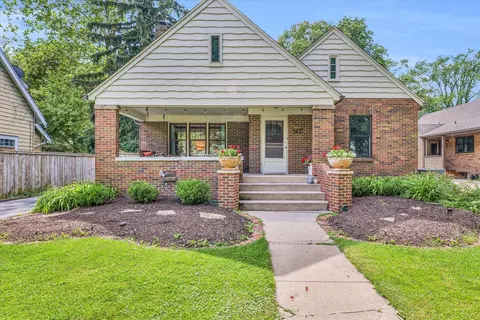 711 S Lynn St, Champaign, IL 61820