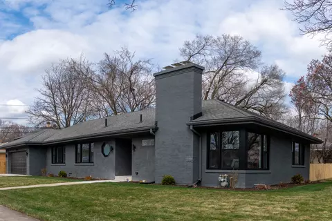 8900 Knox Ave, Skokie, IL 60076